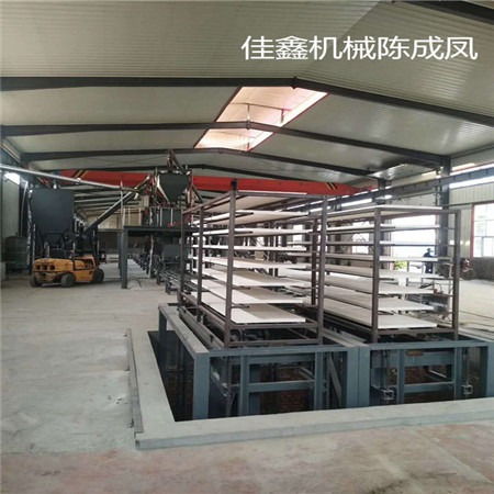 山東fs復(fù)合保溫板設(shè)備及免拆模復(fù)合板建筑市場(chǎng)用途廣泛